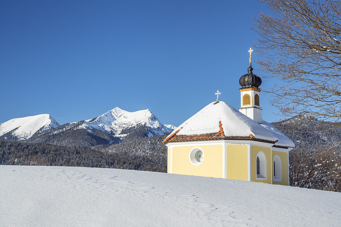 Maria Rast chapel in front of the Ester Mountains, Krün, Upper Bavaria, Bavaria, Southern Germany, Germany, Europe