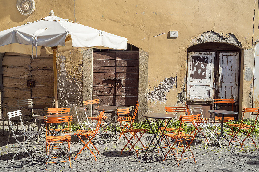 Café in der Altstadt von Viterbo, Latium, Mittelitalien, Italien, Südeuropa, Europa