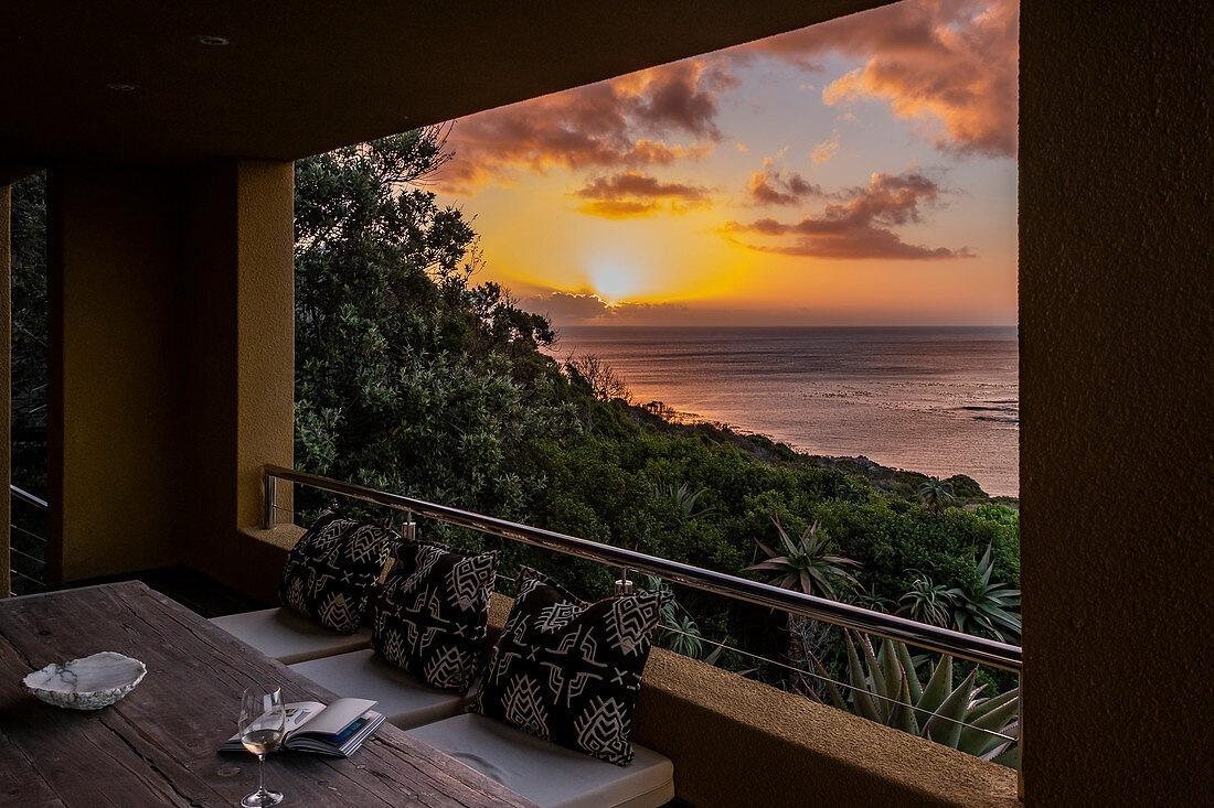 Sonnenuntergang an der Küste bei De Kelters, Gansbaai, Garden Route, Südafrika, Afrika