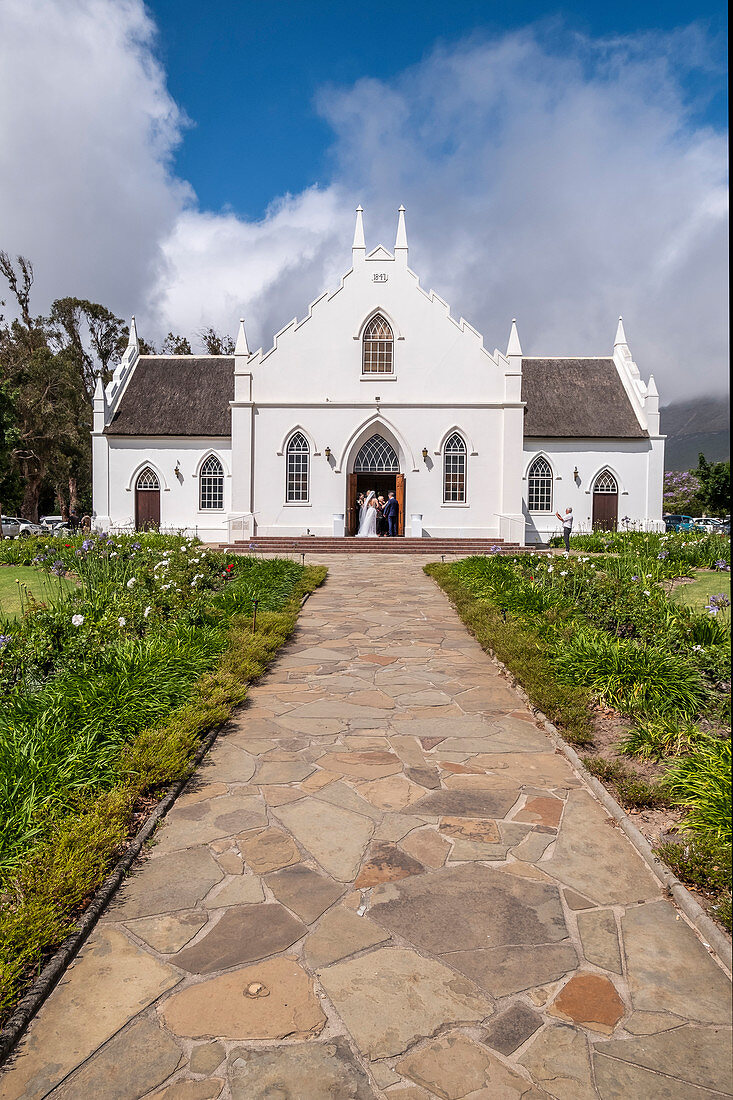 Hochzeit in der Kirche von Franschhoek, Cape Winelands, Südafrika, Afrika