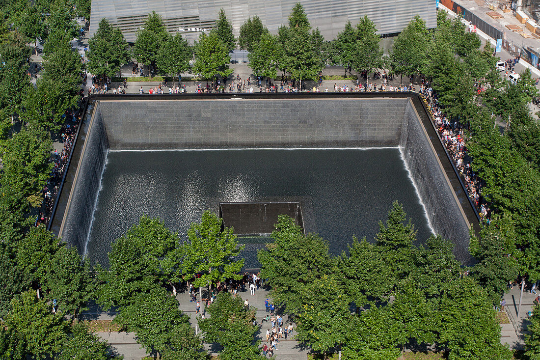 PERSPECTIVE OF ONE OF THE FOUNTAINS, 9/11 MEMORIAL, TERRORISM, FINANCIAL DISTRICT, MANHATTAN, NEW YORK CITY, NEW YORK, UNITED STATES, USA