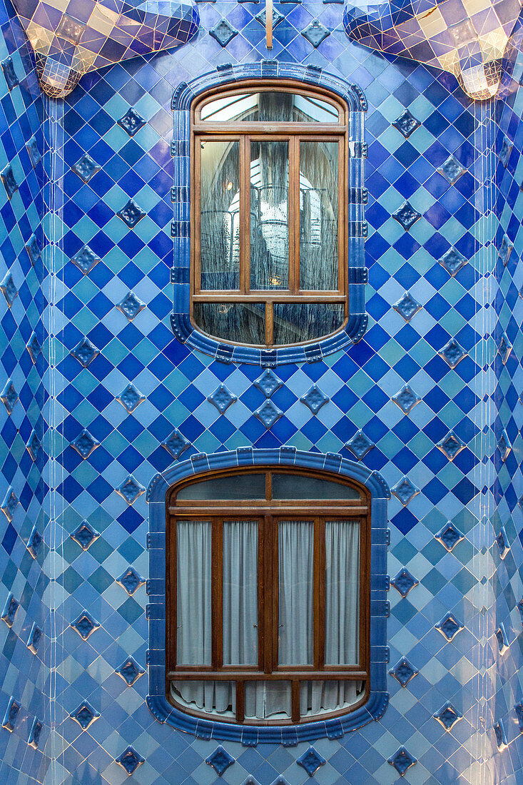 WINDOWS INSIDE THE LIGHT WELL OF BLUE MOSAICS, CASA BATLLO BY THE ARCHITECT ANTONIO GAUDI, PASSEIG DE GRACIA, BARCELONA, CATALONIA, SPAIN