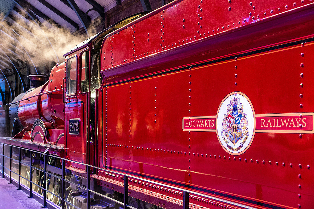 Der Hogwarts-Express, Studio Tour London, 'Making of Harry Potter', Warner Bros, Leavesden, Vereinigtes Königreich