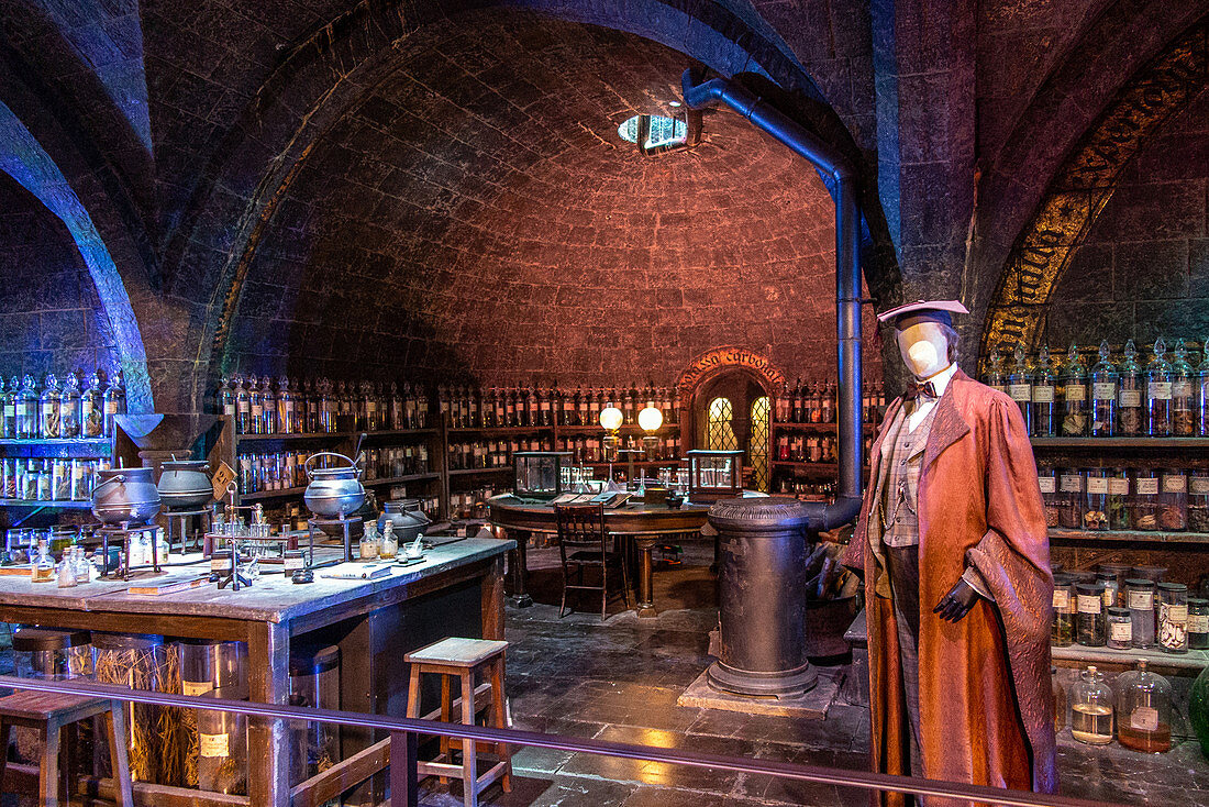 SEVERUS SNAPES' POTIONS CLASS, STUDIO TOUR LONDON, THE MAKING OF HARRY POTTER, WARNER BROS, LEAVESDEN, UNITED KINGDOM
