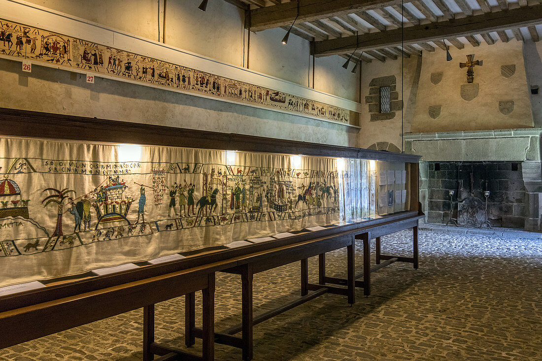 THE PLACITUM HALL (OLD HALL OF JUSTICE) WITH THE TAPESTRIES, THE 12TH CENTURY CHATEAU OF PIROU (50), FRANCE