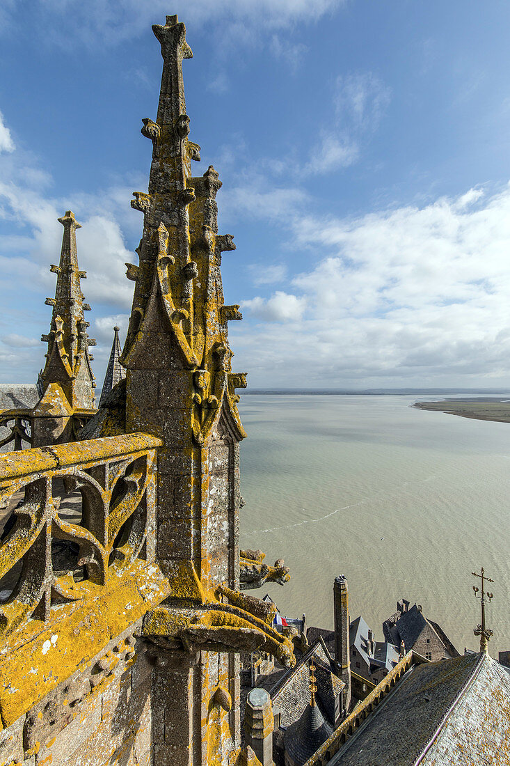 PINNACLES OF THE GOTHIC CHOIR WITH VIEW OF THE BAY, THE ABBEY OF MONT-SAINT-MICHEL (50), FRANCE