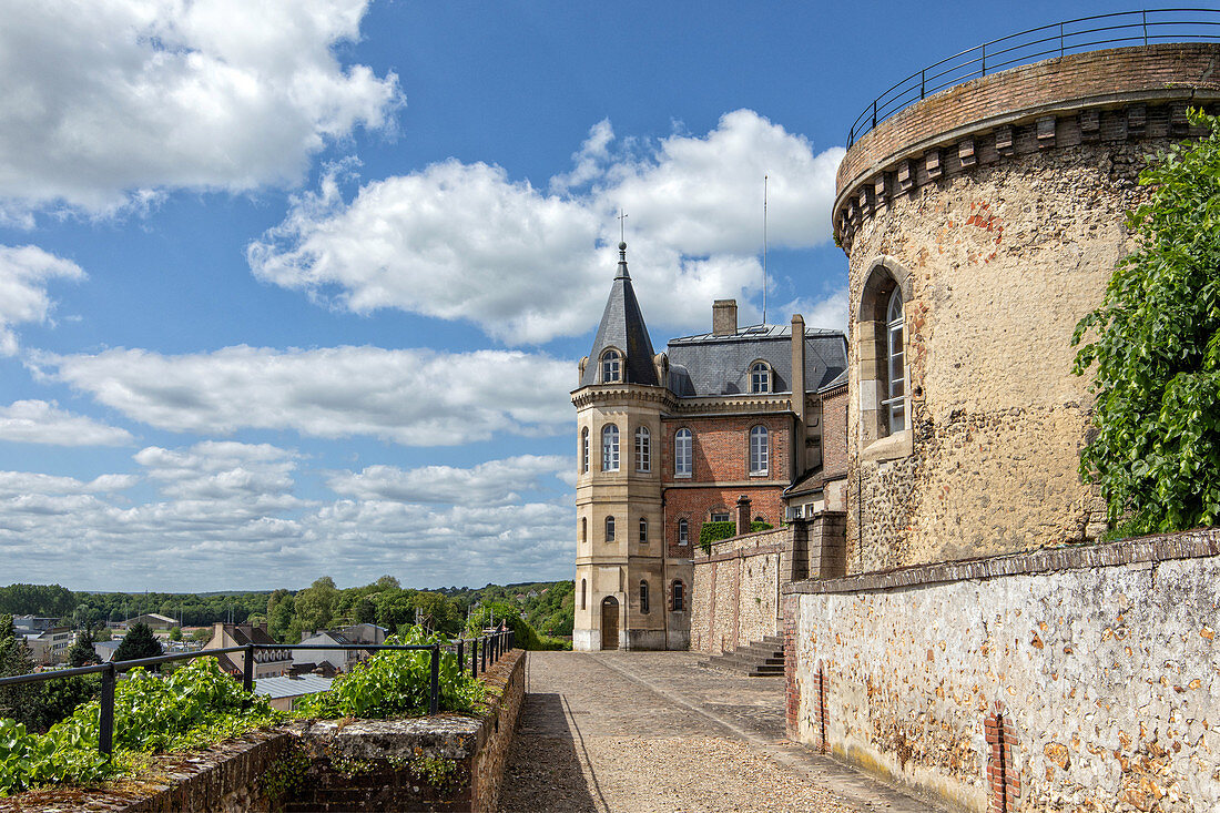 16TH CENTURY TOWER AND 14TH CENTURY EDIFICE, MEDIEVAL RAMPANT WALK AROUND THE OLD CASTLE, CITY OF DREUX, EURE-ET-LOIR (28), FRANCE