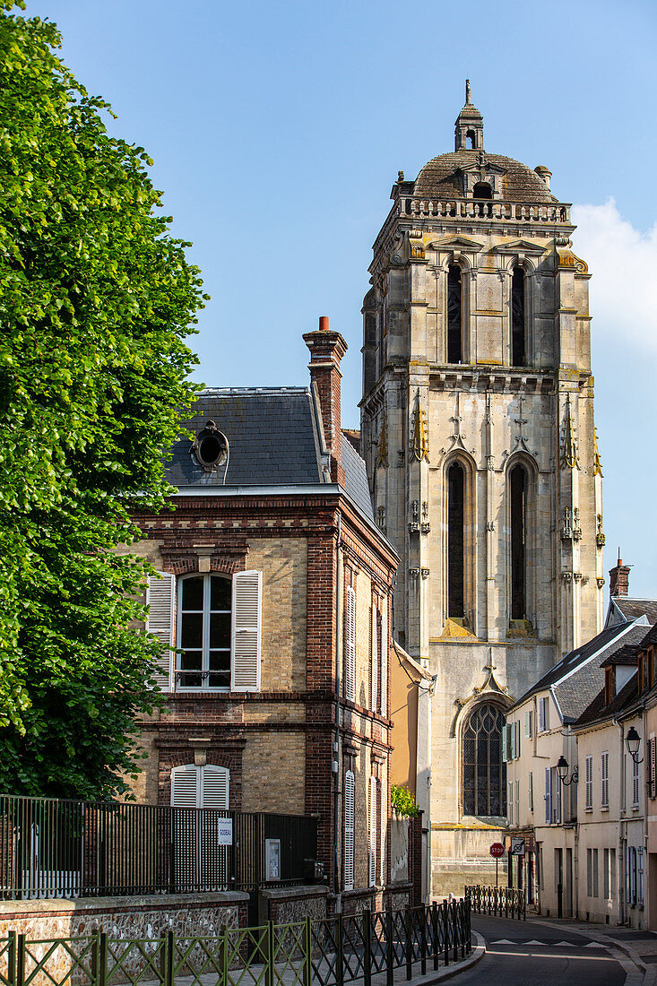 Nordturm Saint-Vincent, Höhe 36 Meter, Saint-Pierre-Kirche auf dem Platz Metezeau, Stadt Dreux, Eure-Et-Loir, Frankreich