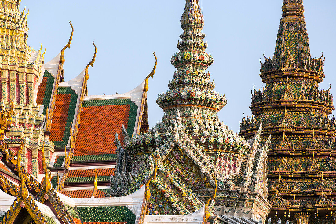 WAT PHRA KAEO OR TEMPLE OF THE EMERALD BUDDHA SITUATED WITHIN THE ROYAL PALACE GROUNDS, BANGKOK, THAILAND, ASIA