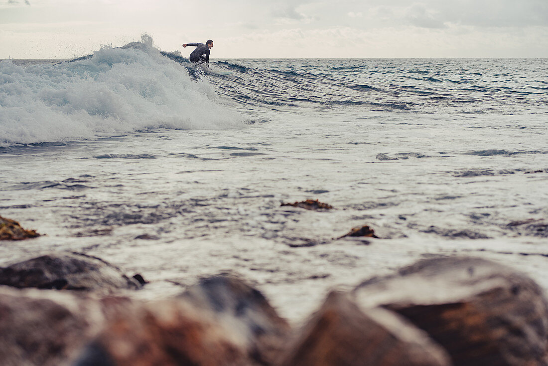 Surfer am Rocky Point, Dunsbrough bei Margaret River, Westaustralien, Australien, Ozeanien