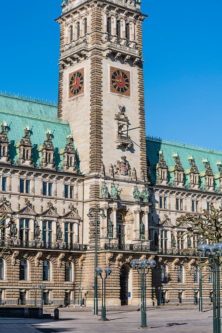 Der leere Rathausmarkt mit dem Rathaus in den frühen Morgenstunden, Altstadt, Hamburg, Deutschland