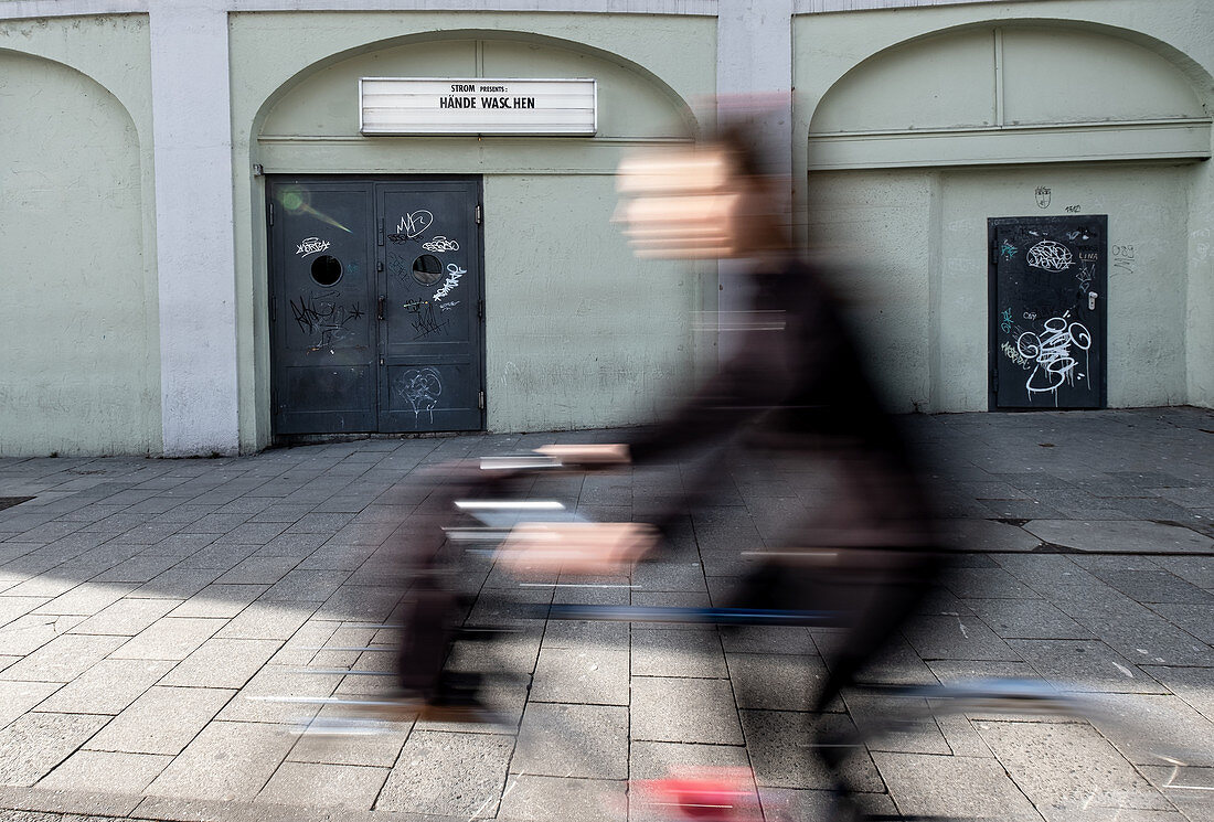 Ausgangsbeschränkung wegen Corona, Virus Pandemie, Lokale geschlossen, Lindwurmstraße, München, Bayern, Deutschland