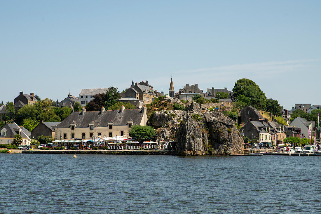 View over the Vilaine to the old town with the port of La Roche-Bernard, Morbihan department, Brittany, France, Europe