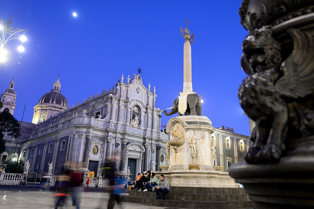 Monument, elephant made of lava stone, in the evening on Piazza Duomo, Catania, east coast, Sicily, Italy