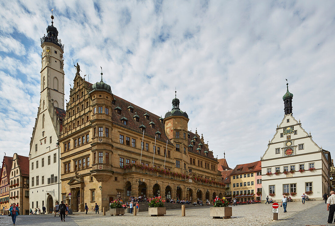 Rothenburg ob der Tauber, market square with town hall and former Ratsherrntrinkstube, Renaissance facade (right), Gothic part with tower (left), Romantic Road, Franconia, Bavaria, Germany, Europe