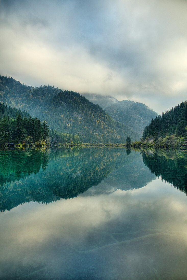 Bamboo Arrow Lake\nJiuzhaigou National Park\nSichuan, China\nLA007610\n