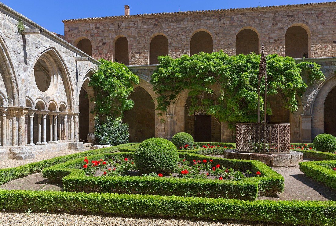 France, Aude, Narbonne, Fontfroide Abbey, the cloister