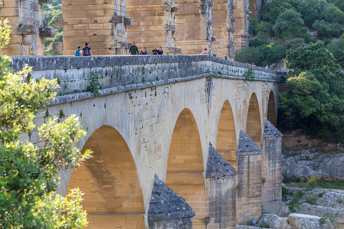 Frankreich, Gard, Pont du Gard, UNESCO Weltkulturerbe, Grand Site de France, römische Aquäduktbrücke aus dem 1. Jahrhundert über den Fluss Gardon