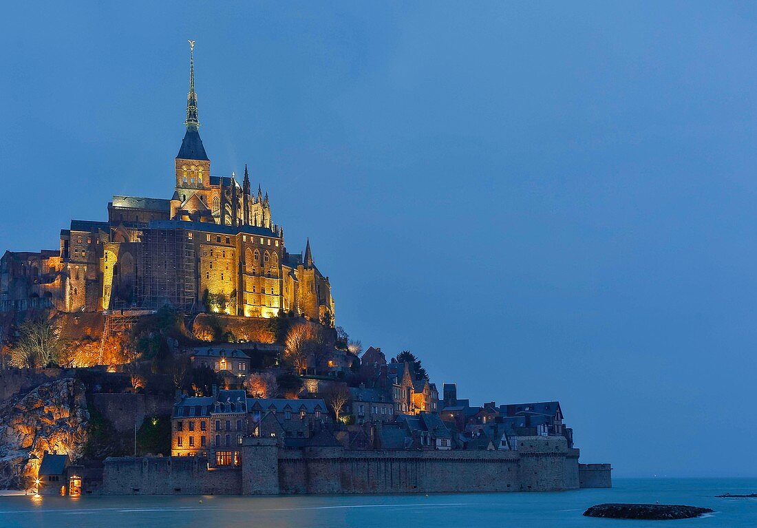 Frankreich, Manche, Mont Saint Michel, UNESCO Weltkulturerbe, bei Nacht