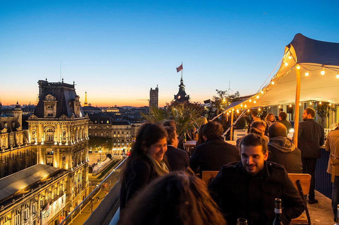 France, Paris, Perchoir Bar on the roof of Bazar de l'Hôtel de Ville