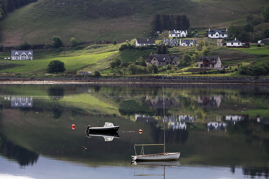 Reflektion in der Bucht von Uig, Isle of Skye, Innere Hebriden