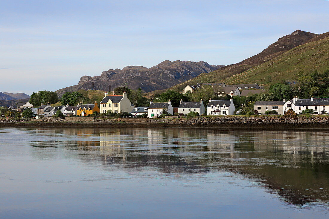 Loch Duich und Ort Dornie, Highlands