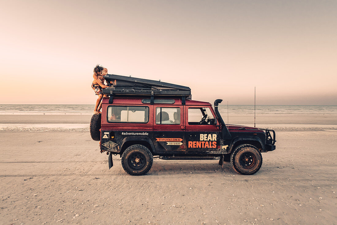 Off-road vehicle on 80 Mile Beach in Western Australia, Australia, Indian Ocean, Oceania;