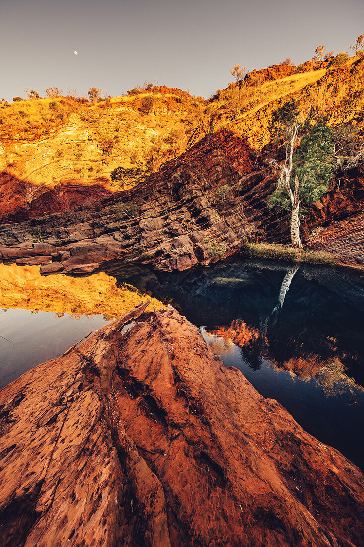 Sonnenuntergang in der Hamersley Gorge im Karijini Nationalpark in Westaustralien, Australien, Ozeanien