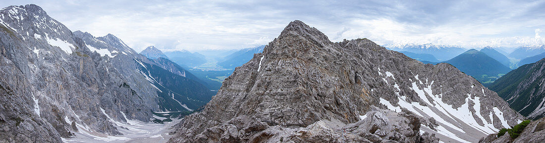 Mountain panorama on the Wankspitze, Mieminger chain, Tyrol