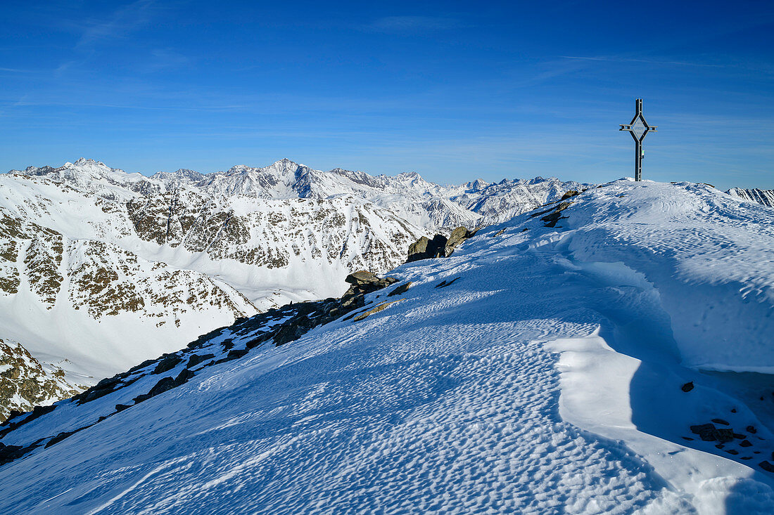 Gipfel des Upiakopfs mit Ötztaler Alpen im Hintergrund, Upiakopf, Matscher Tal, Ötztaler Alpen, Südtirol, Italien 