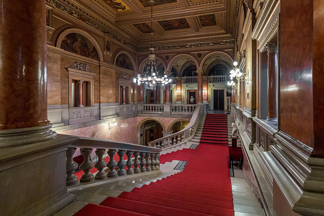 Im Inneren der Staatsoper in Budapest, Ungarn