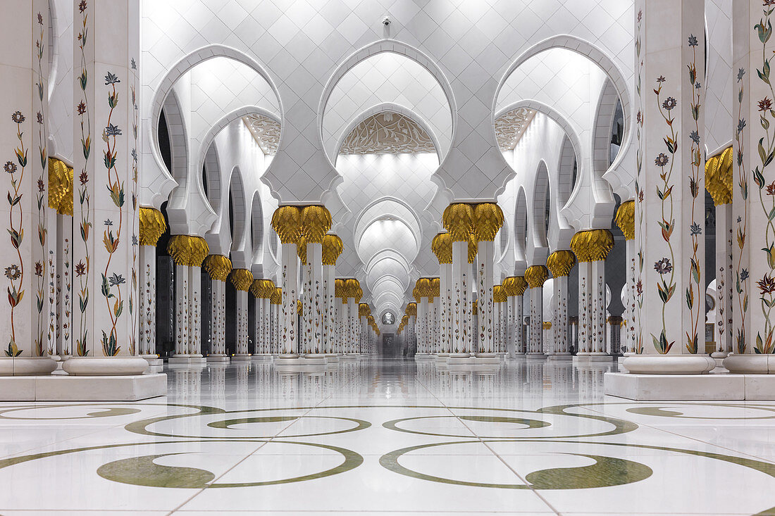 Beautiful columns with elaborate decorations in the Sheikh Zayed Mosque in Abu Dhabi, UAE