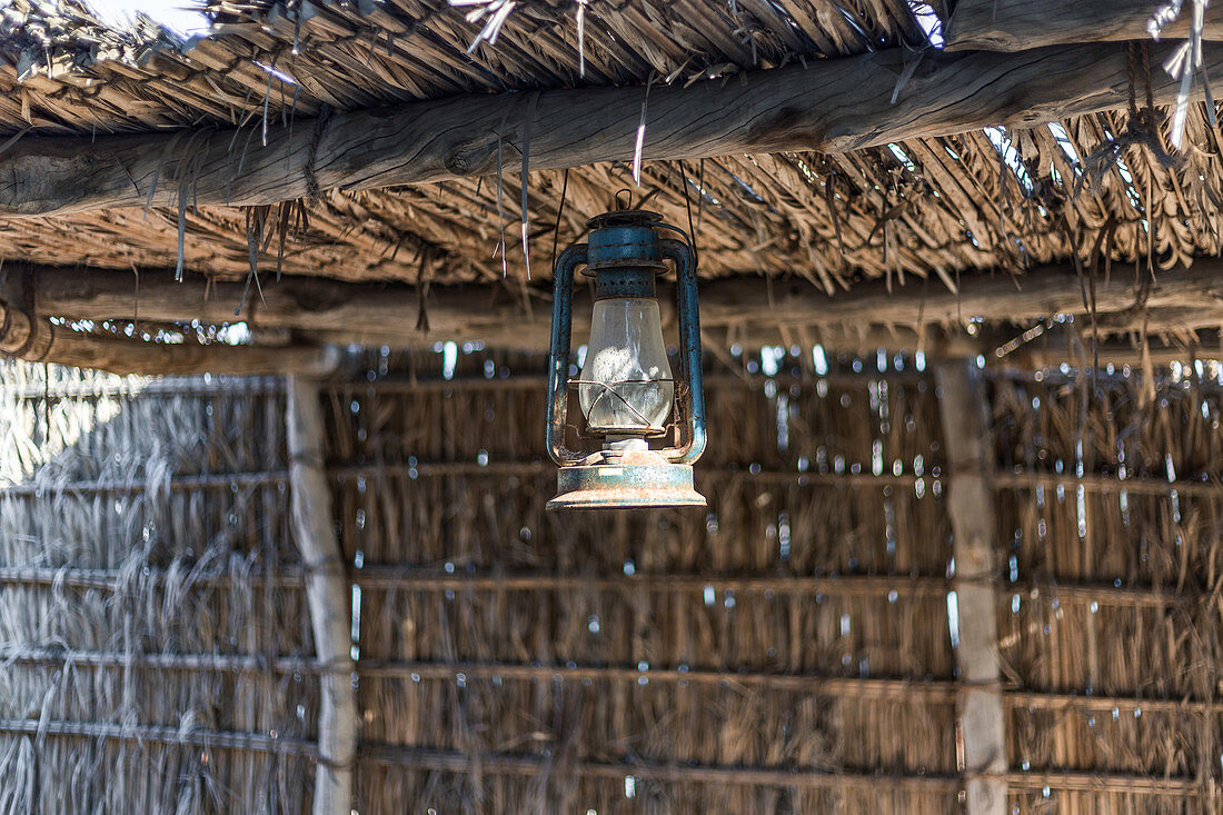 Lampe im Heritage Village in Abu Dhabi, VAE