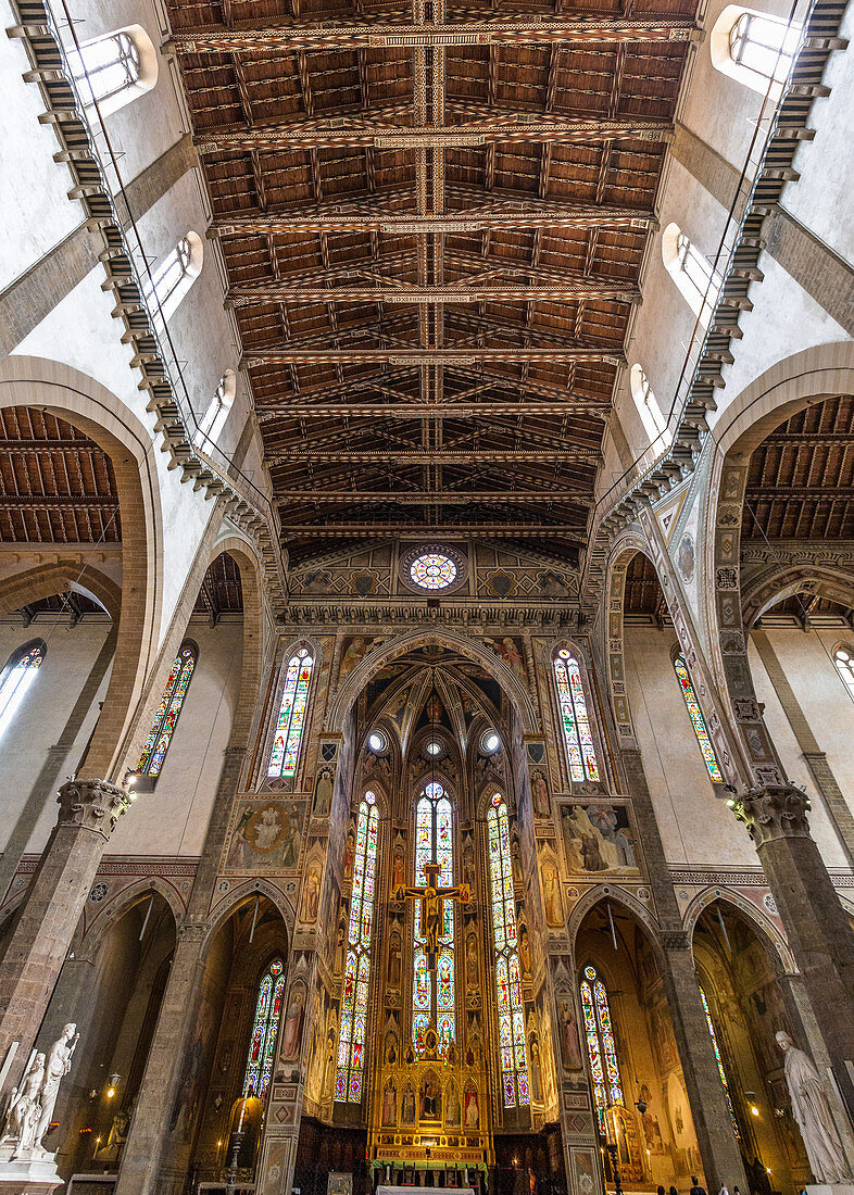 Im Inneren der Basilica Santa Croce in Florenz, Italien