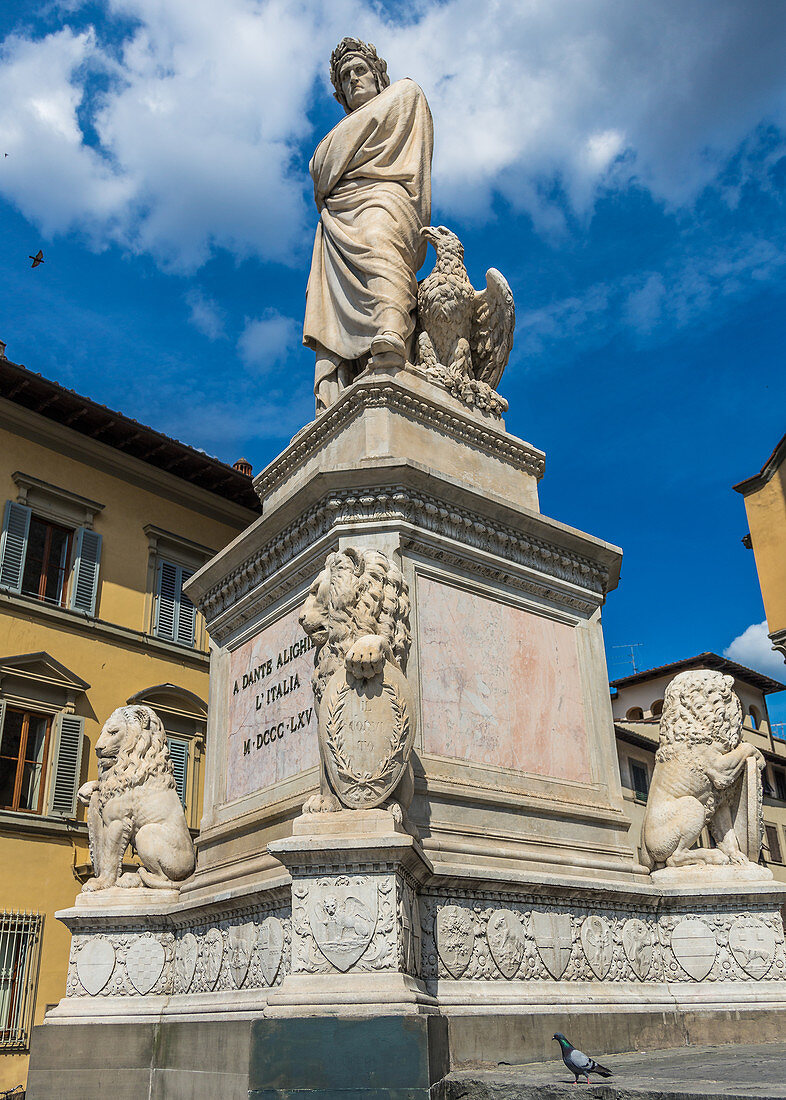 Statue des berühmten Schriftstellers Dante Aligheri in Florenz, Italien