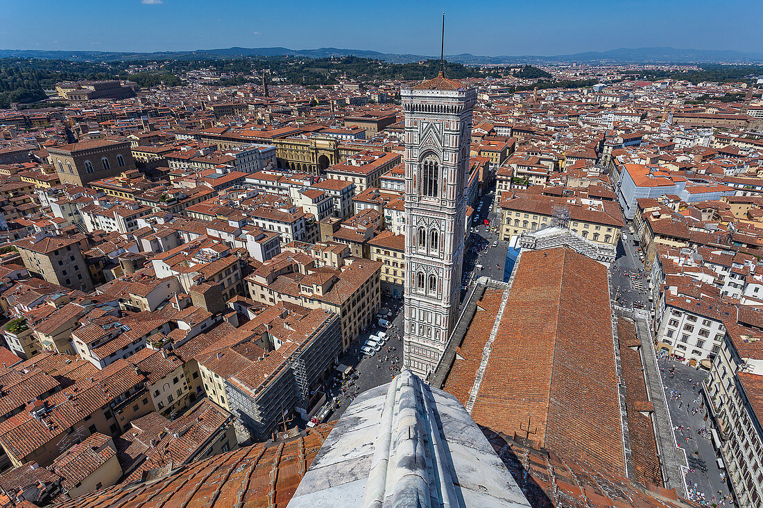 Blick über die Stadt von der Kuppel vom Dom in Florenz, Italien