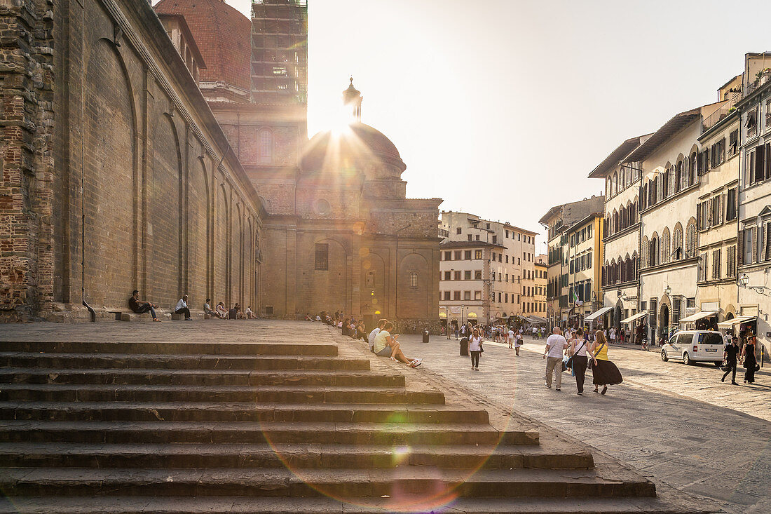 Sonnenuntergang in den Straßen von Florenz, Italien