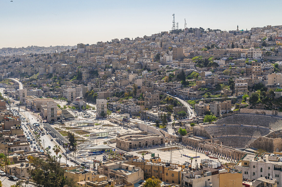 Wunderschöner Blick vom Zitadellenhügel auf die anderen Hügel der Stadt, Amman, Jordanien