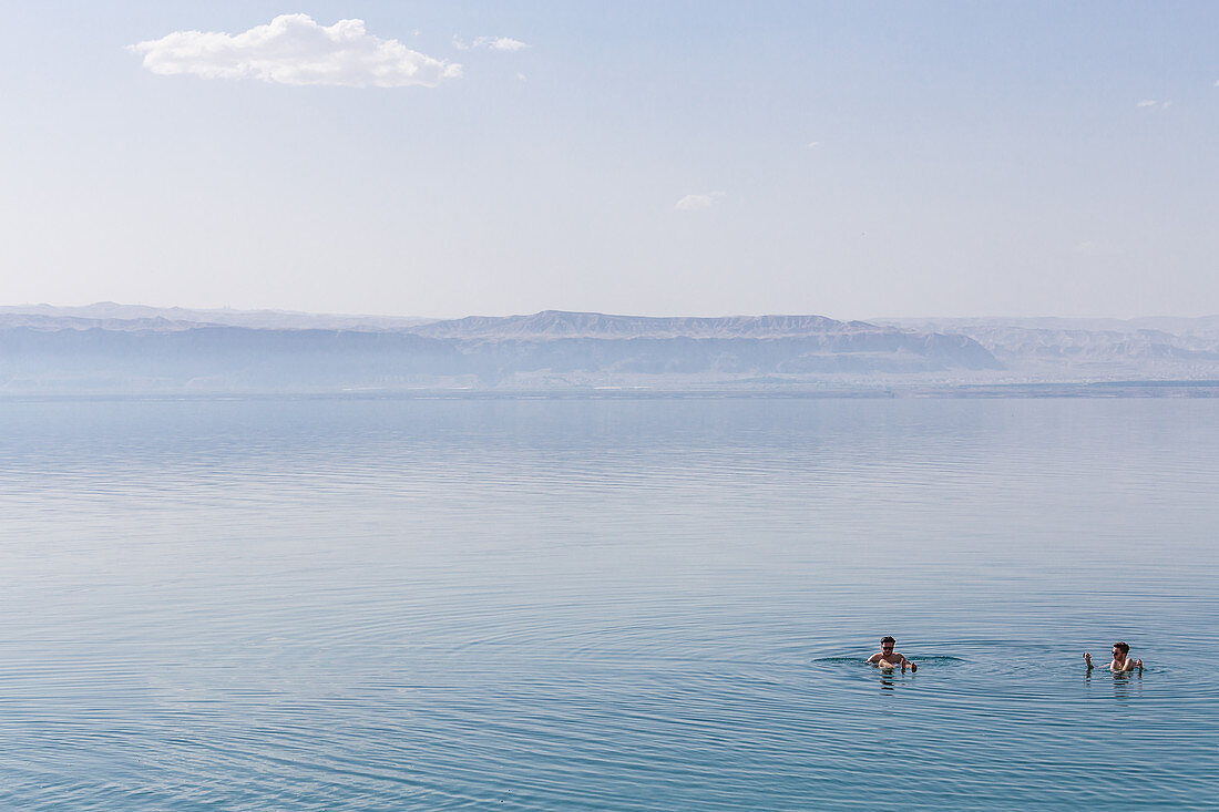 Schwimmen im Toten Meer, Jordanien