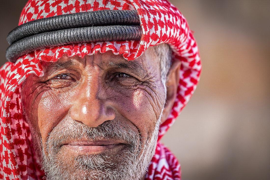 Portrait eines Schäfers in den Hügeln von Shobak in Jordanien