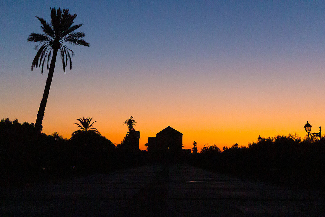 Kurz nach Sonnenuntergang im Menara Garten von Marrakesch, Marokko
