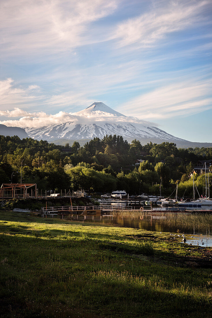 Blick zum Vulkan Villarrica, Pucon, Región de la Araucanía, Chile, Südamerika