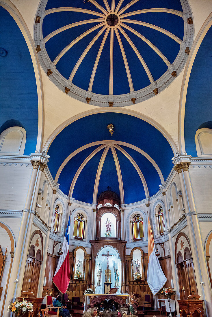 blaue Kuppel der Holzkirche Iglesia del Sagrado Corazón de Jesús, Puerto Varas, Region de los Lagos, Chile, Südamerika