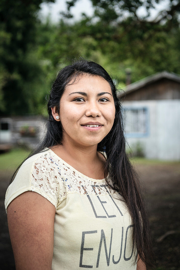 Portrait of a native indigenous woman, Parque Salto Los Mañios, Lago (Lake) Ranco, Region de los Lagos, Chile, South America