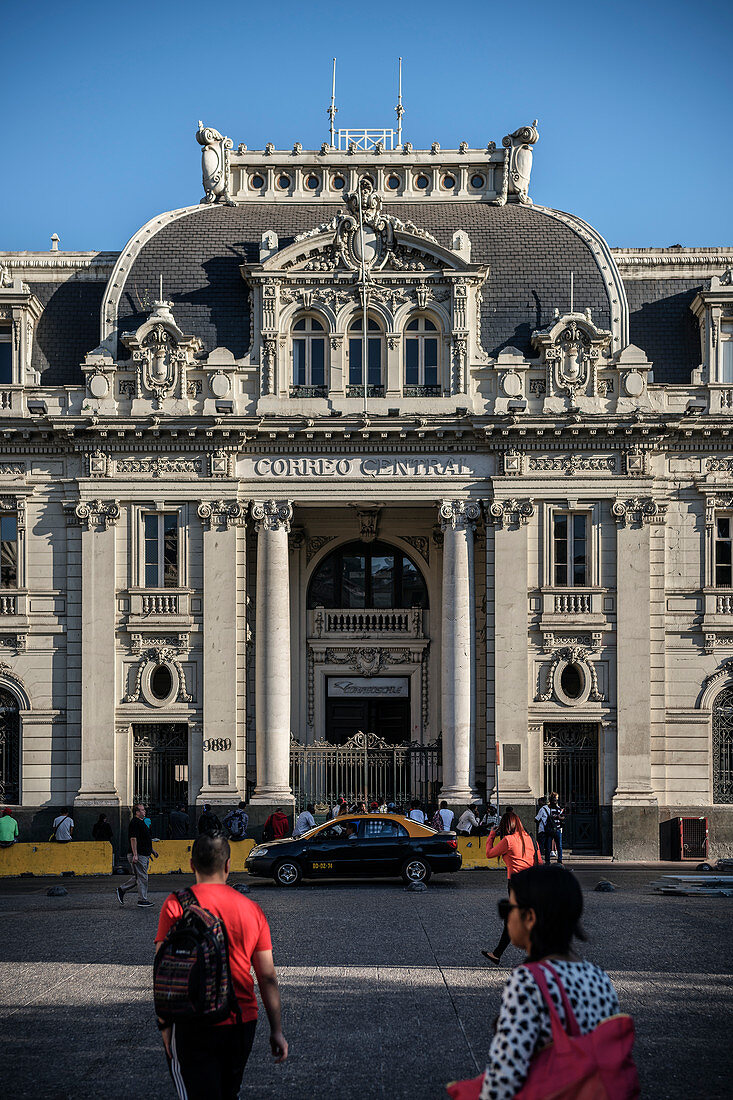 die Post befindet sich in einem prächtigen historischen Gebäude am Plaza de Armas, Hauptstadt Santiago de Chile, Chile, Südamerika