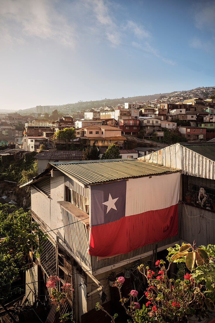 riesige chilenische Flagge an Hauswand, Valparaiso, Chile, Südamerika
