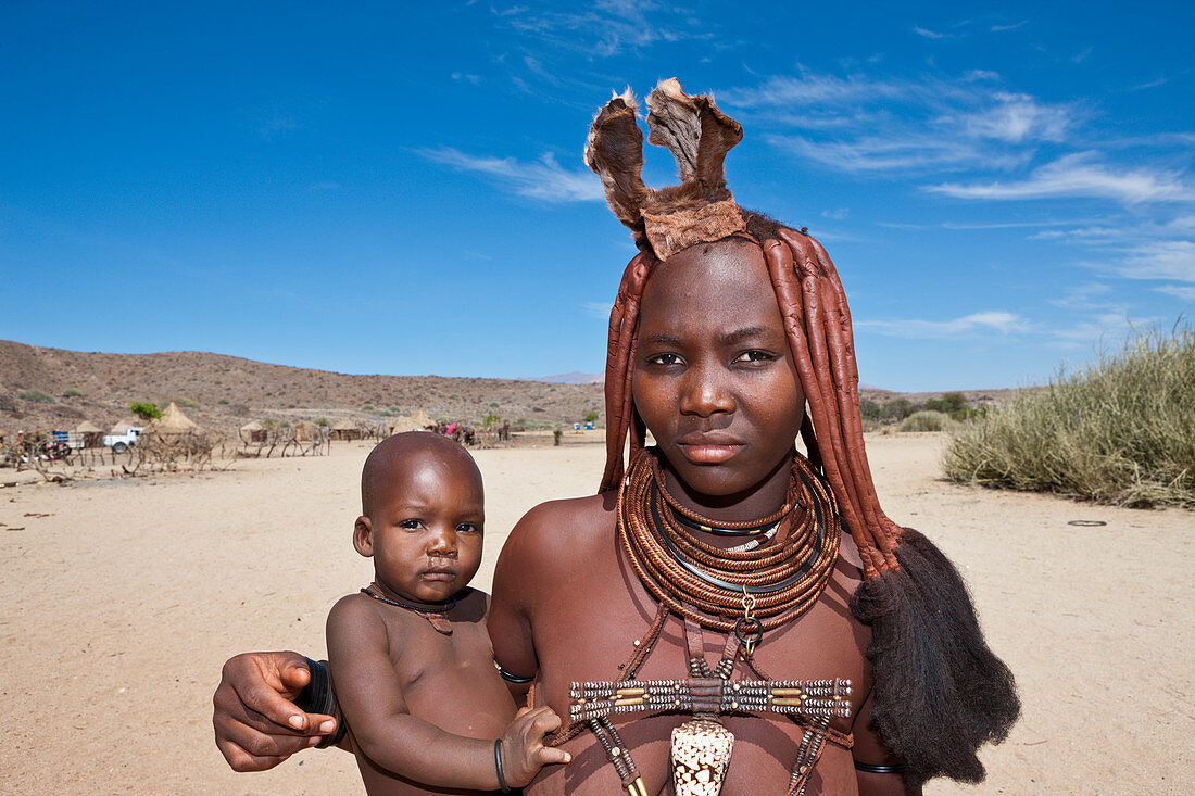 Himbafrau mit Baby, Damaraland, Namibia