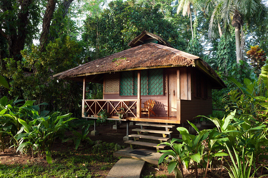 Bungalow des Walindi Plantation Resort, Kimbe Bay, New Britain, Papua Neuguinea