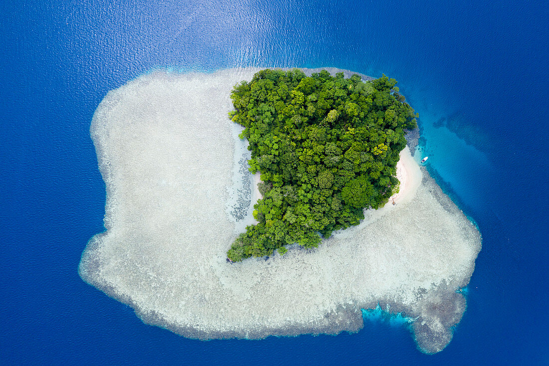 Blick auf die Insel Restorf, Kimbe Bay, New Britain, Papua Neuguinea