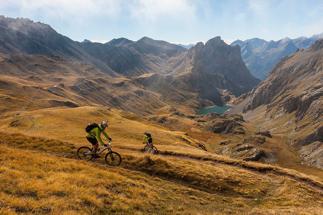 Frankreich, Hautes-Alpes, Mountainbike-Rennen, Ultra Raid Meije, Mountainbiker der Col du Galibier